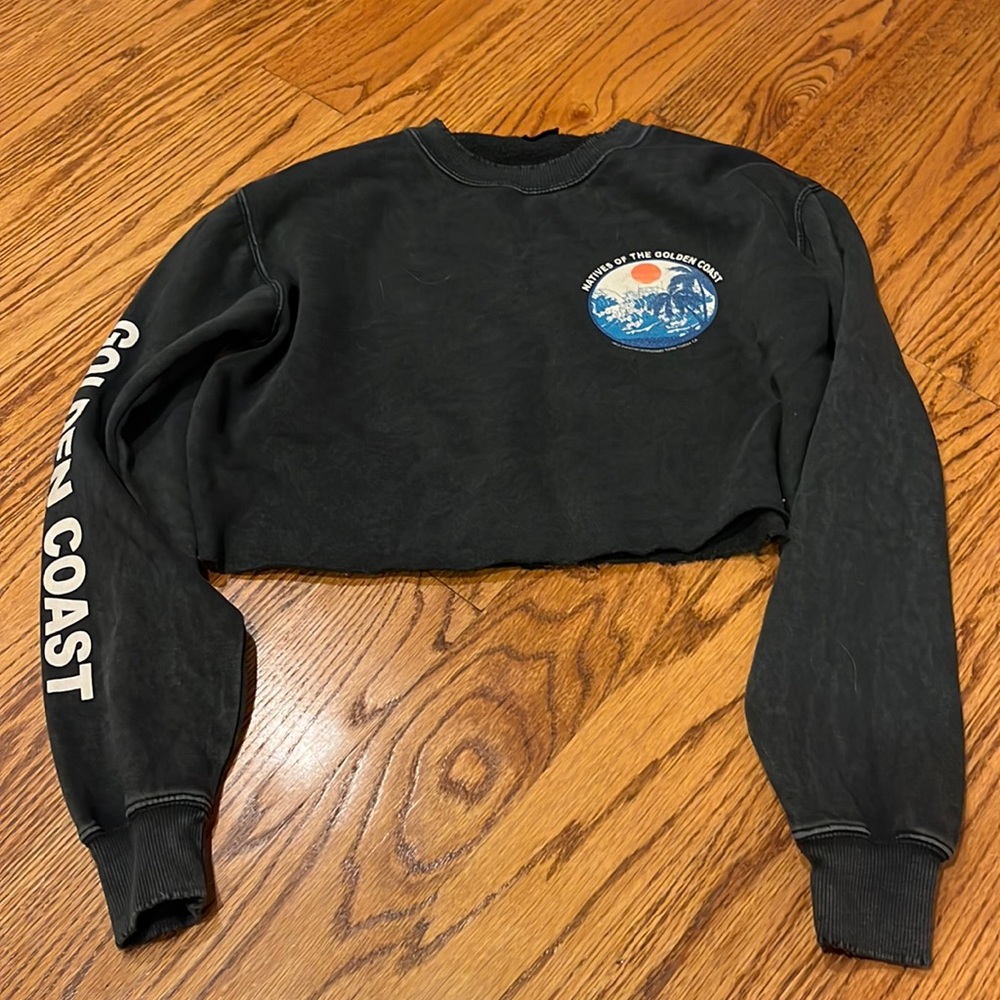 Brandy Melville Woman’s Golden Coast Cropped Crewneck OS